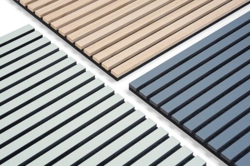 Akustikplatten mit feinen Lamellen in Linoleum und Eichen-Furnier