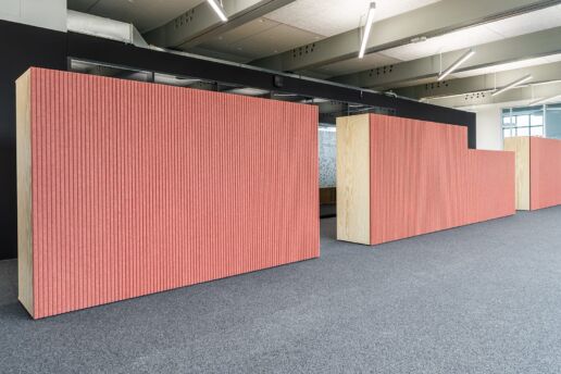 Möbelrückwand aus PET-Akustikplatten