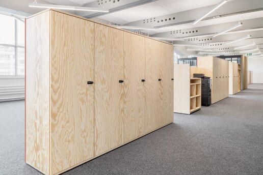 Schränke in Seekiefer Furnier