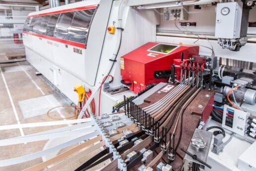 Kantenanleimmaschine mit Laserverleimung und EVA-Verleimung