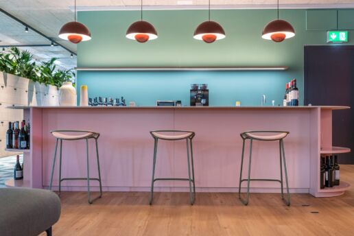 Küchentheke in Kunstharz pink