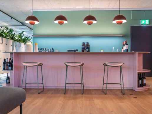 Küchentheke in Kunstharz pink